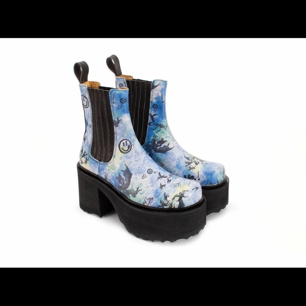 John Fluevog SKYHIGH F
NERDS
PLATFORM CHELSEA BOOTS